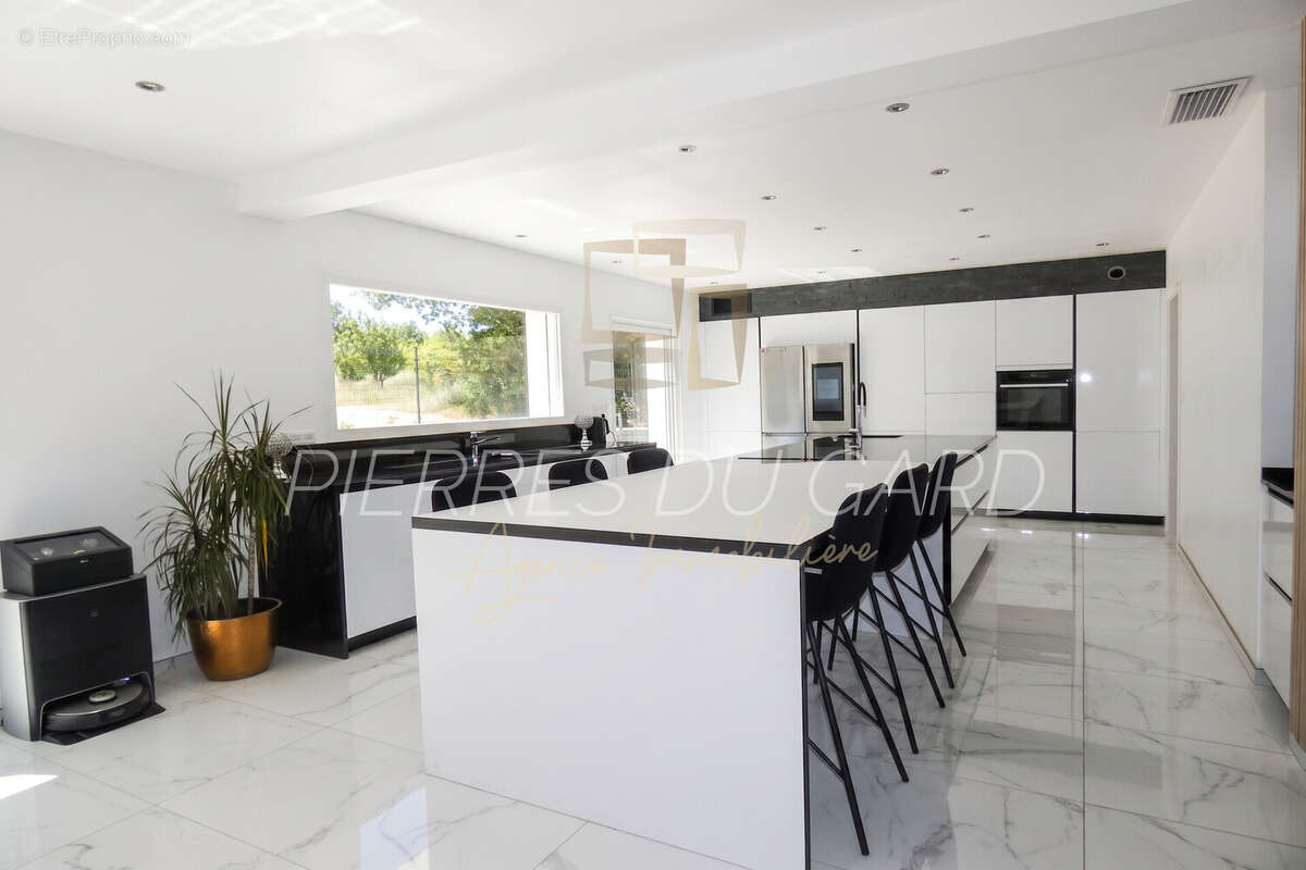 Maison 242 m² à Martignargues  - photo 4