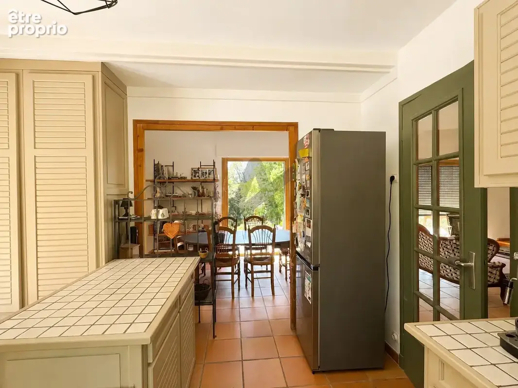 Maison familiale de 205 m2 dans un environnement privilégié à Limonest - photo 11