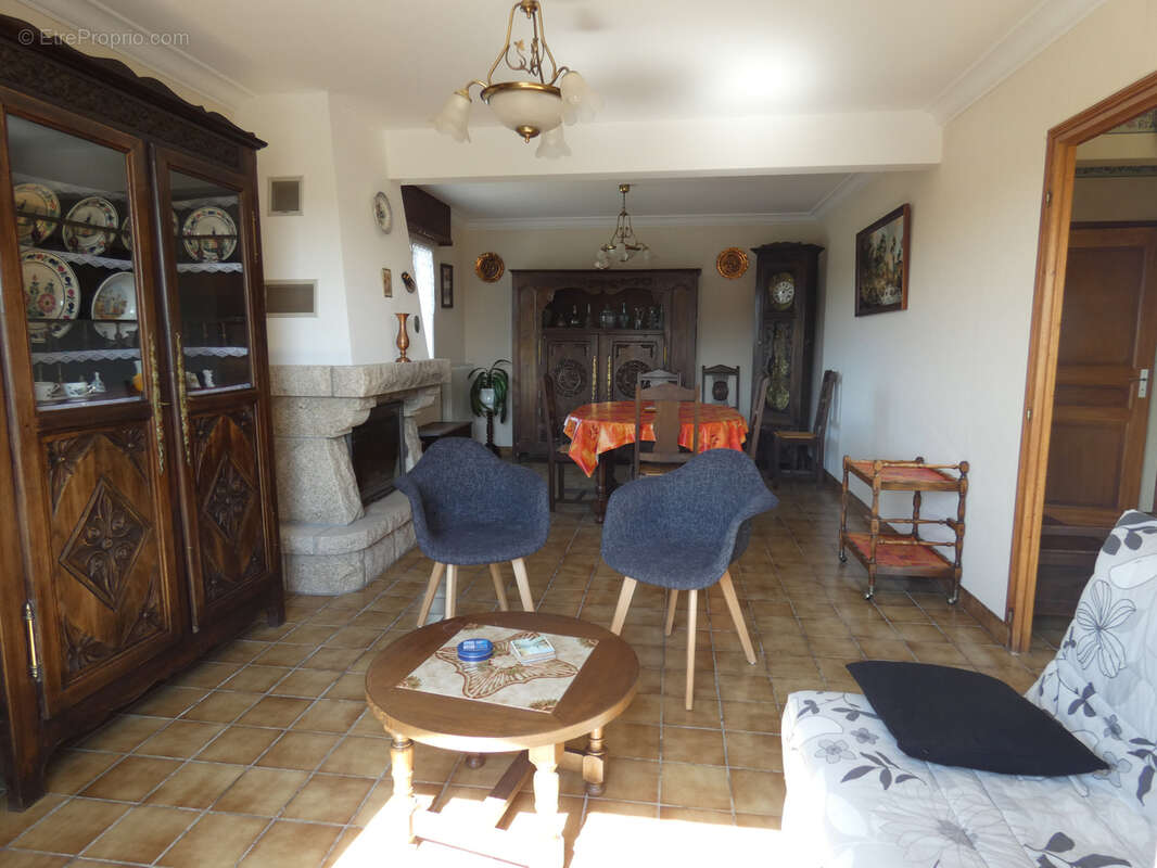 Maison à PLOUGRESCANT