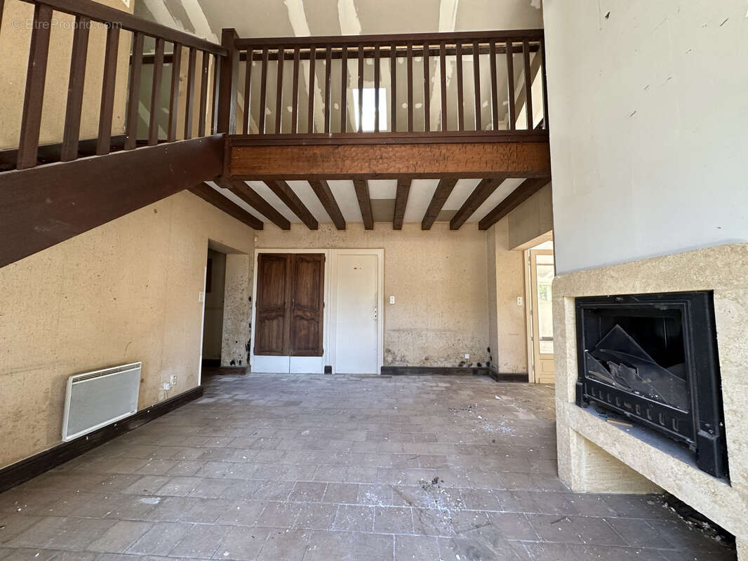 Maison à LA ROCHE-CHALAIS