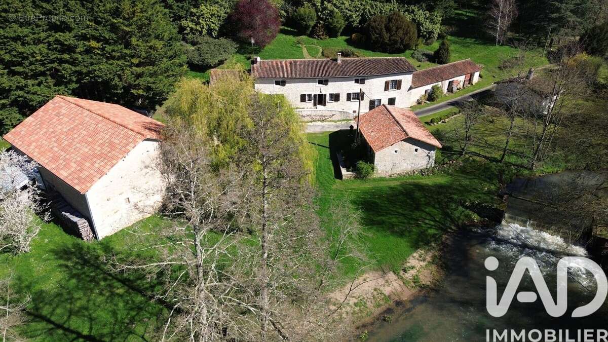 Photo 2 - Maison à CHARROUX