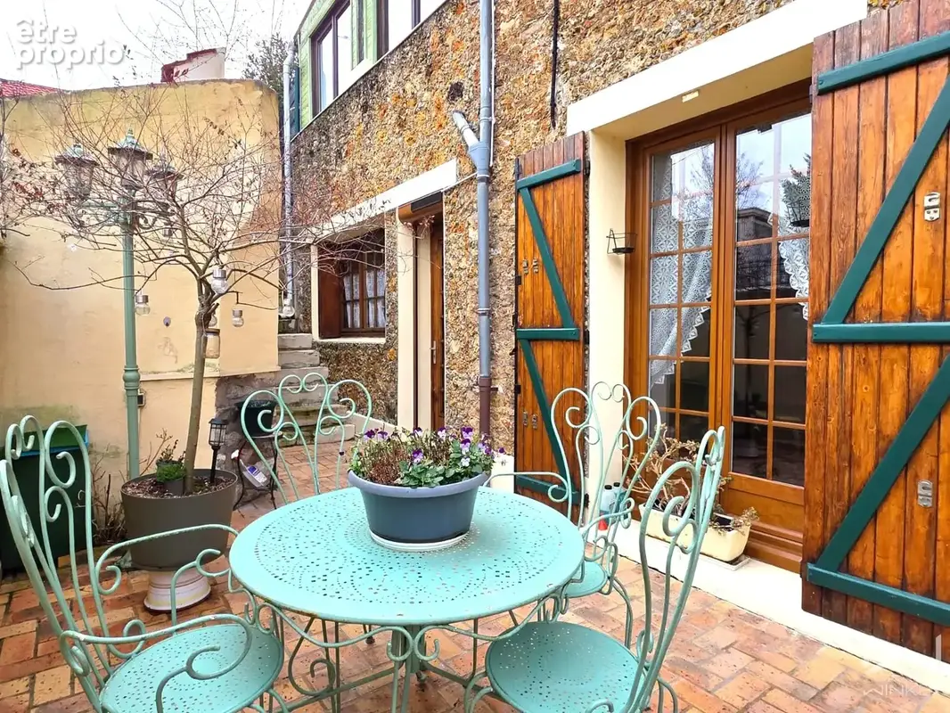 Maison de Ville - 108 m2 environ - 5 pièces - 2 chambres (possible 3) - 2 SDB - Cour - Jardin - Cuisine d'été - photo 3
