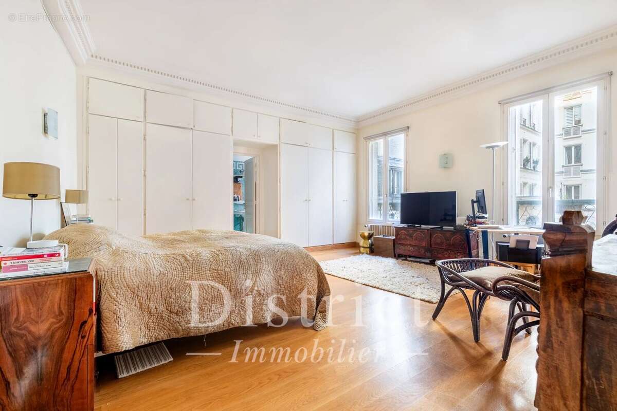 Appartement à PARIS-8E