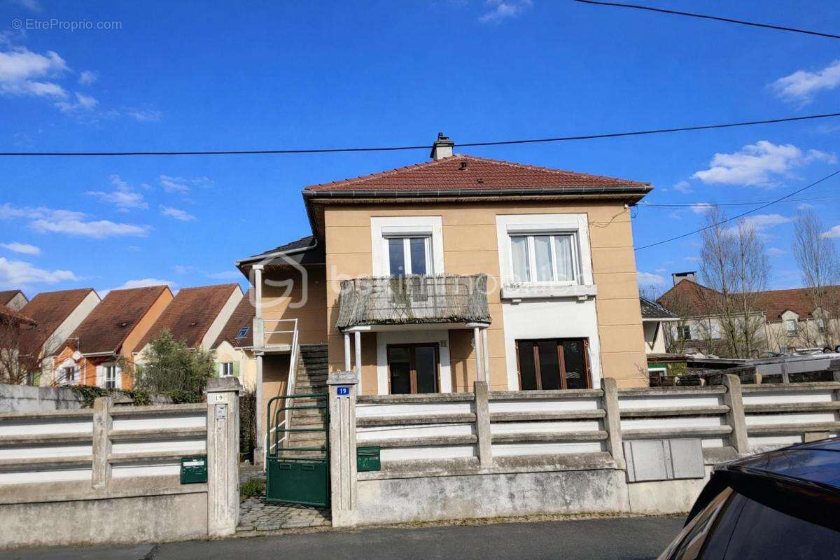 Appartement à PONTAULT-COMBAULT