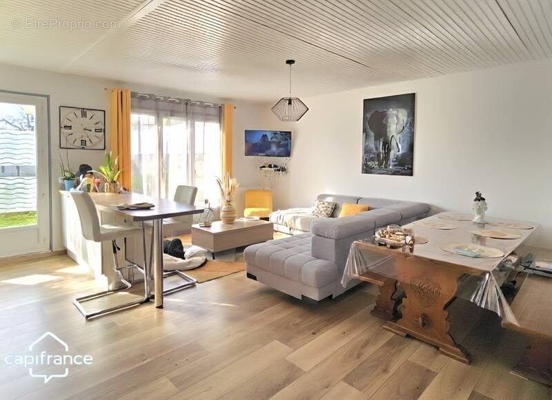 Maison à LES CHATELLIERS-CHATEAUMUR