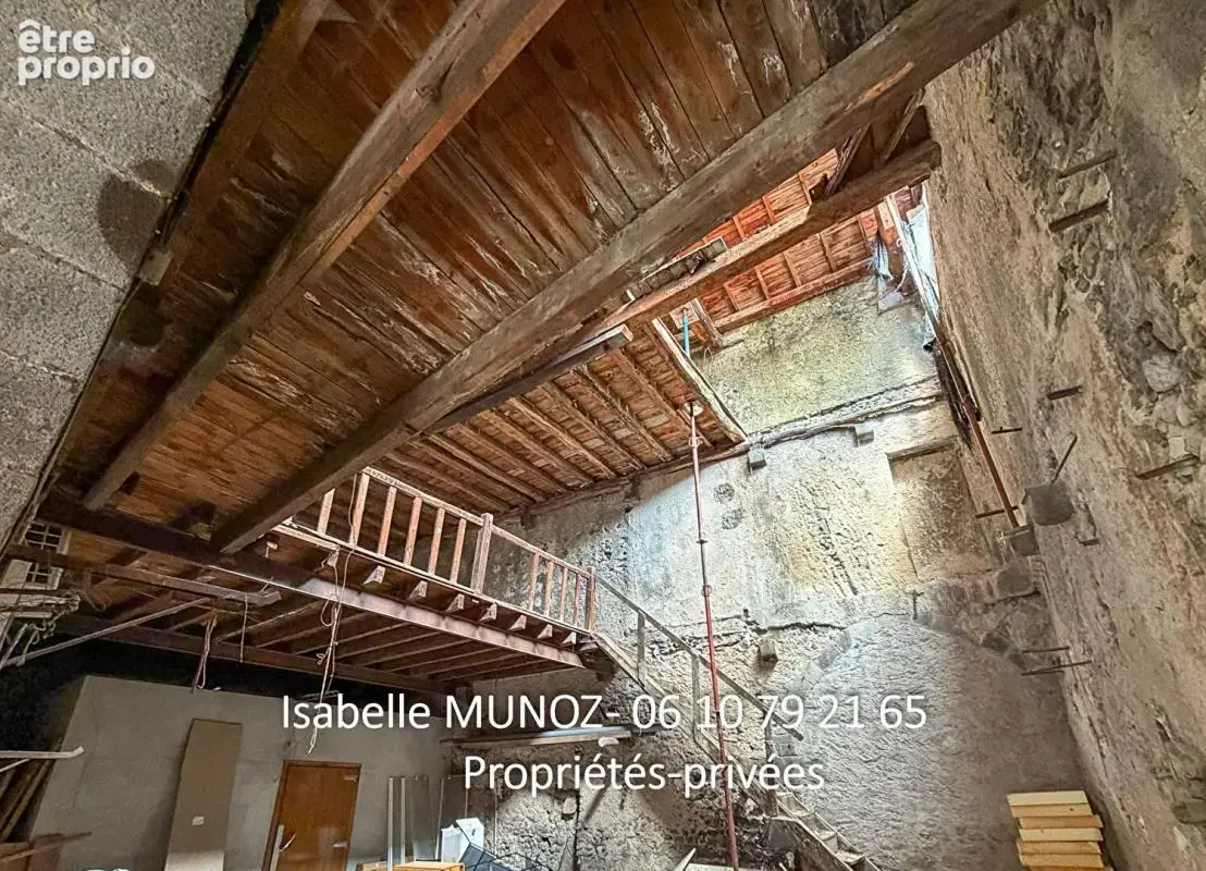 Immeuble Riom, 122 m2 et 180m2 de dépendances (grange avec parking, cave voutée?) - photo 14