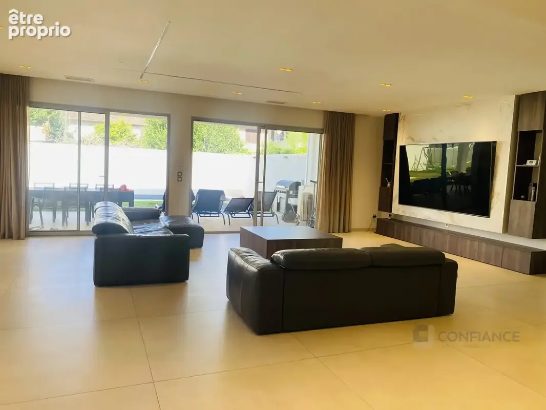 Maison 450 m² à Villeurbanne  - photo 2