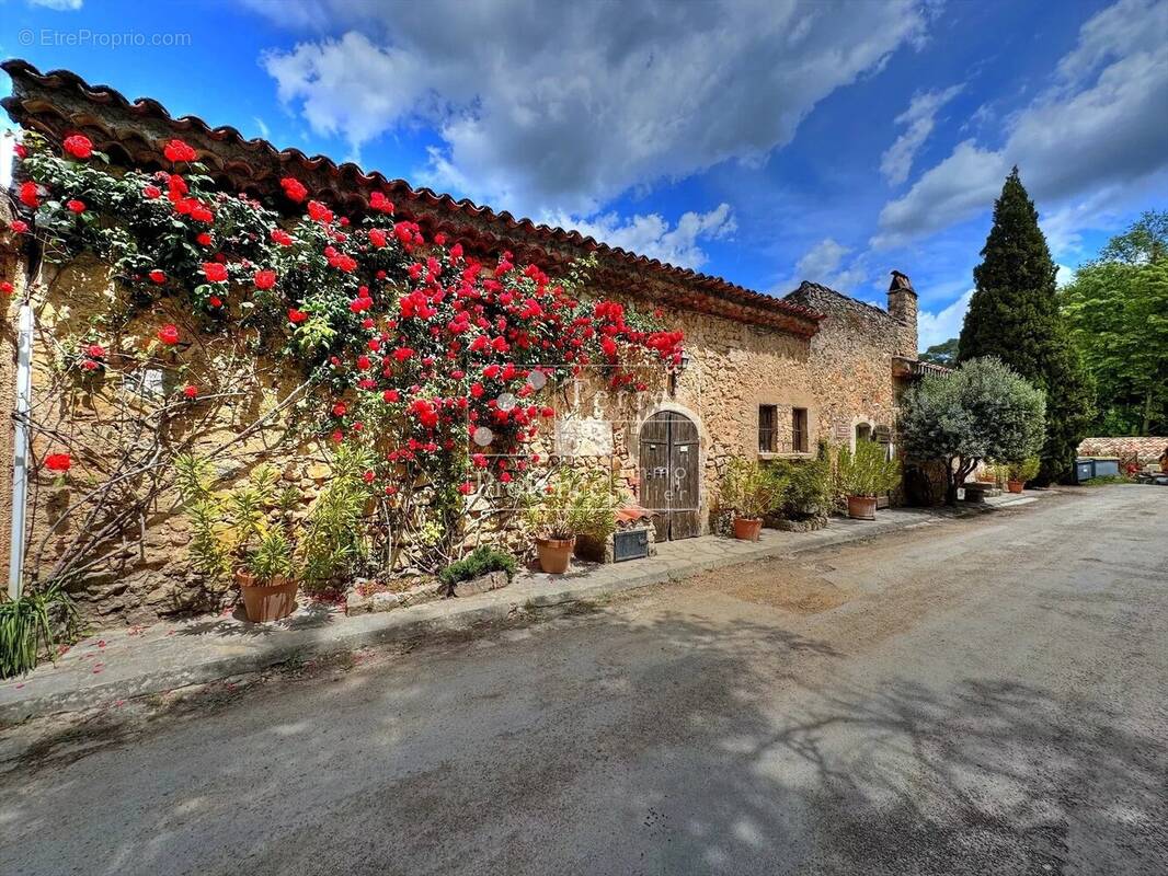 Maison à ENTRECASTEAUX