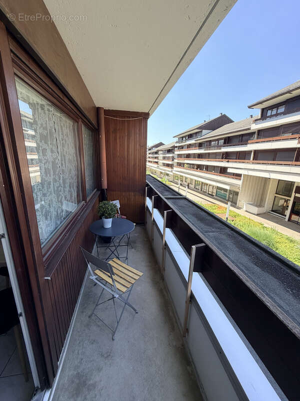 Appartement rénové 77,87 m2 avec balcons à Reims - photo 3