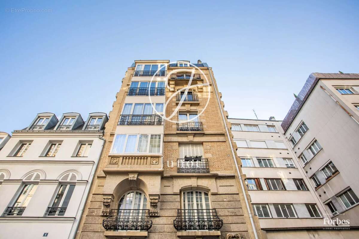 Appartement à PARIS-17E