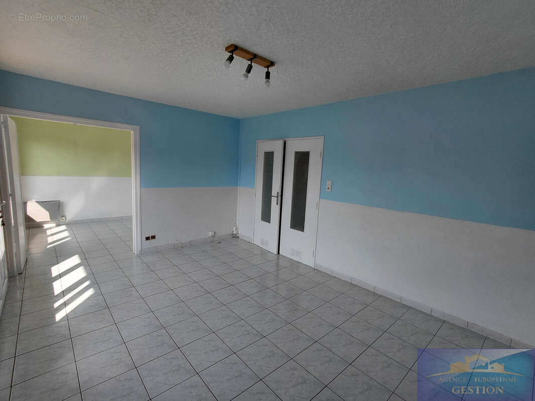 Appartement de type 4 de 71 m2 avec cave et garage - photo 2