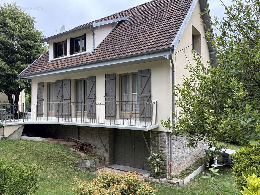 Maison à EYMOUTIERS
