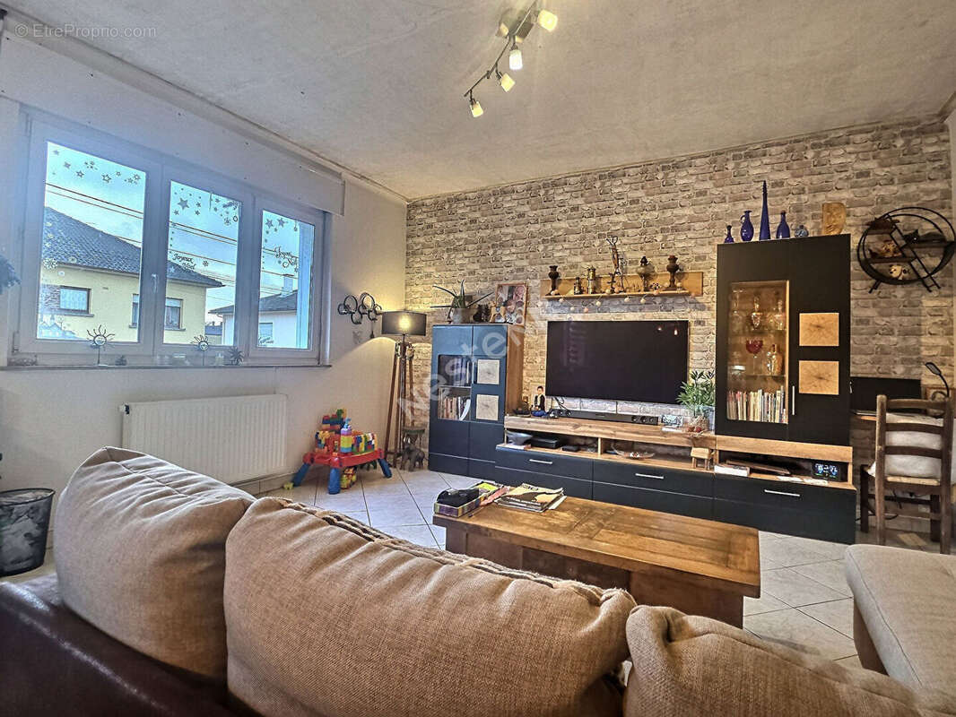 Maison Forbach - 3 Chambres - 137 m2 - Rue calme - proche commodités - Terrain 6,01 ares - photo 3