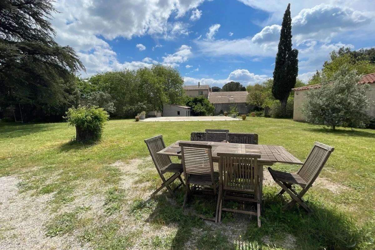 Maison 180 m² à Tavel  - photo 2