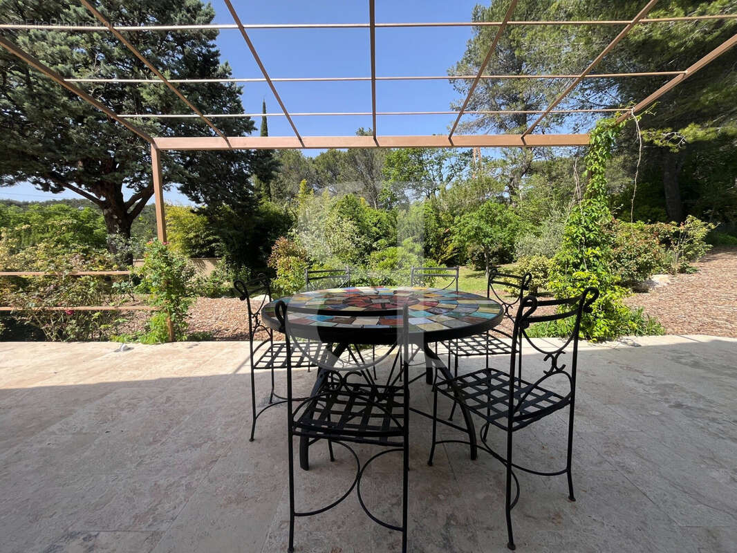 Maison à L'ISLE-SUR-LA-SORGUE