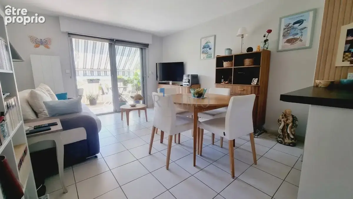 Boulouris   plein cœur   superbe 2 pièces rénové avec garage - photo 5