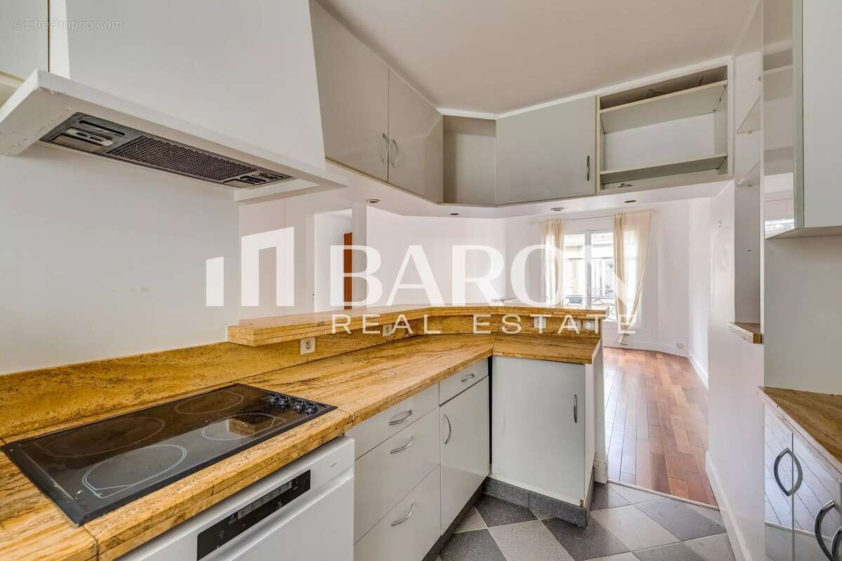 Appartement à PARIS-17E
