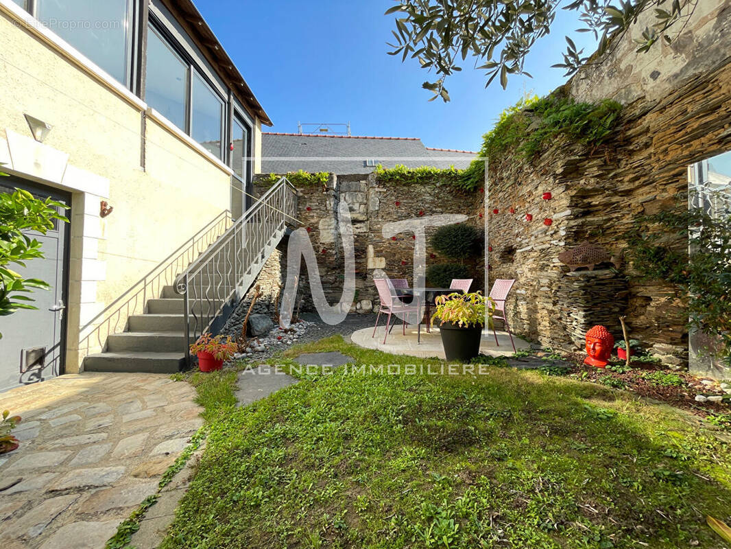 Maison à LES PONTS-DE-CE