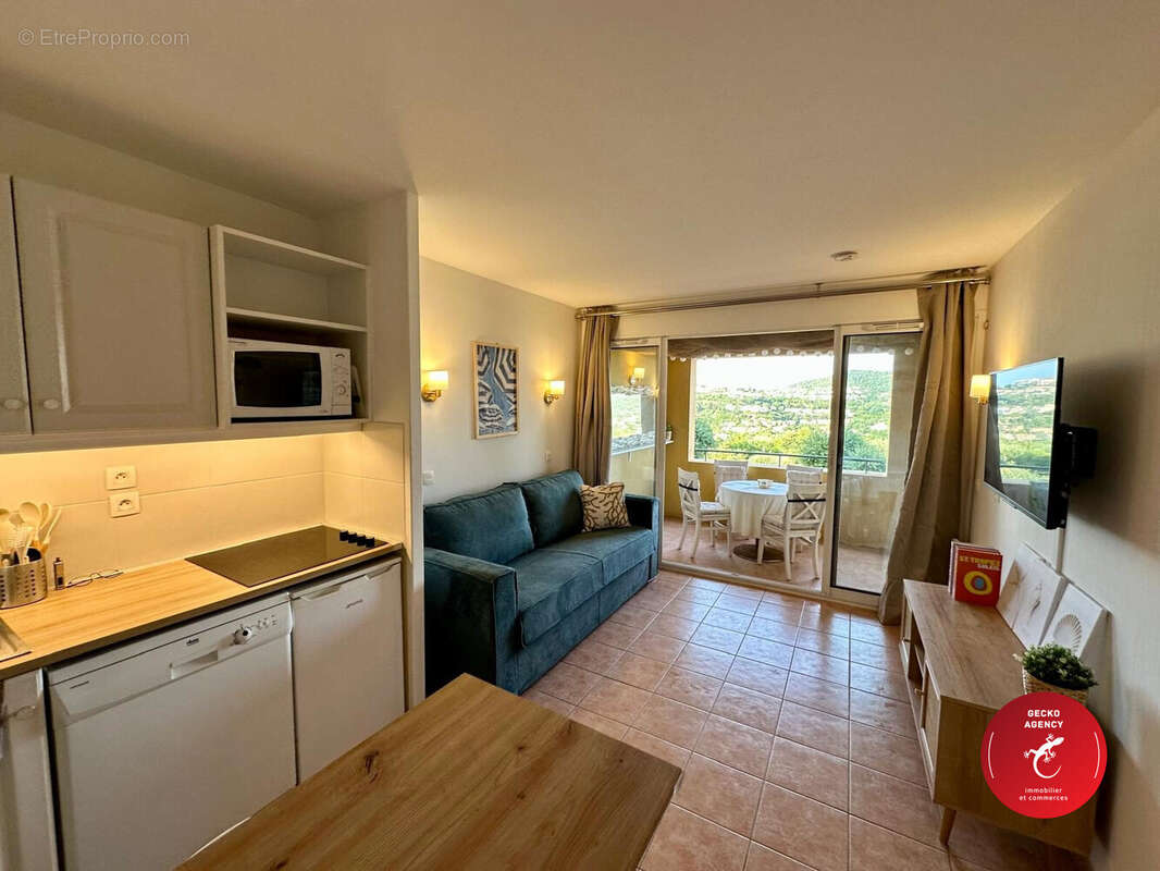 Appartement à ROQUEBRUNE-SUR-ARGENS