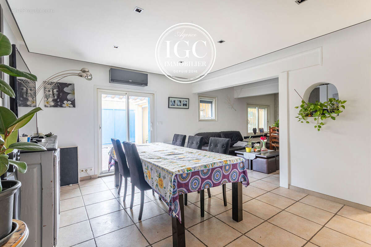 Maison à CHATEAUNEUF-LES-MARTIGUES