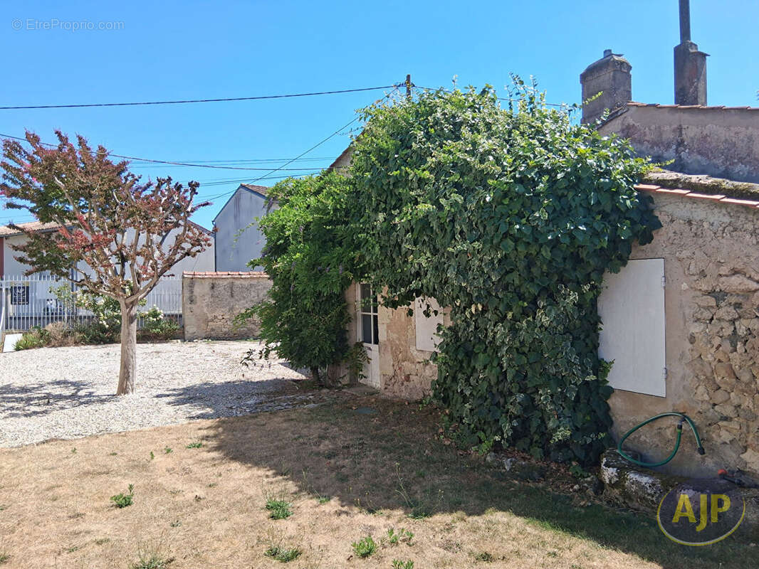 Maison à SAINT-ESTEPHE