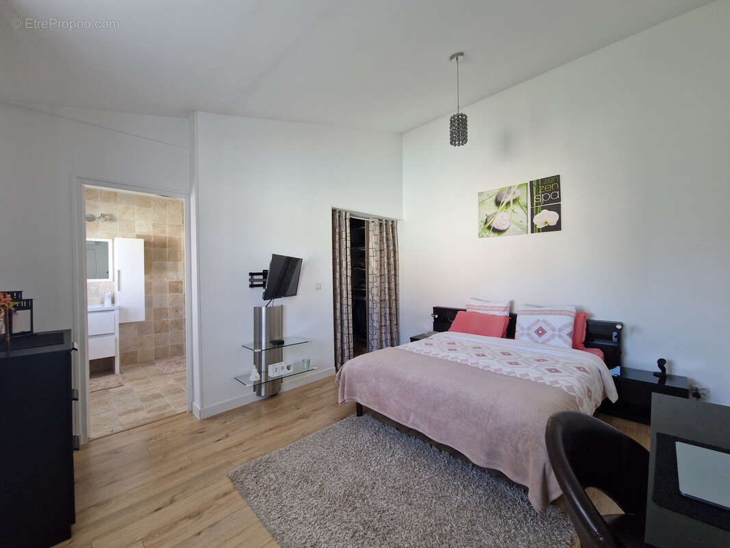 Maison à VIGNEUX-SUR-SEINE