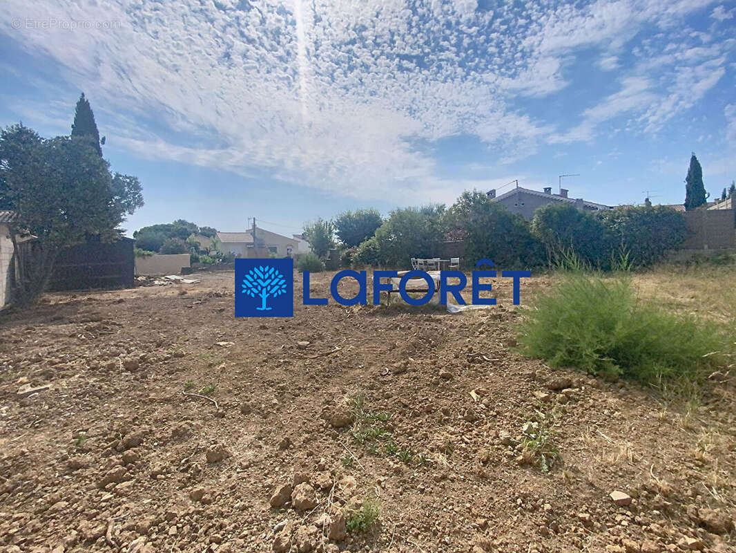 Terrain plat viabilisé - Libre constructeur - La Garde - photo 3
