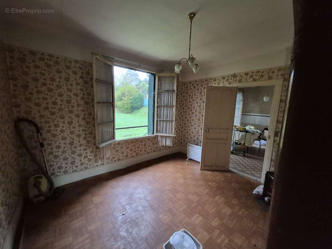 Maison à BRIIS-SOUS-FORGES