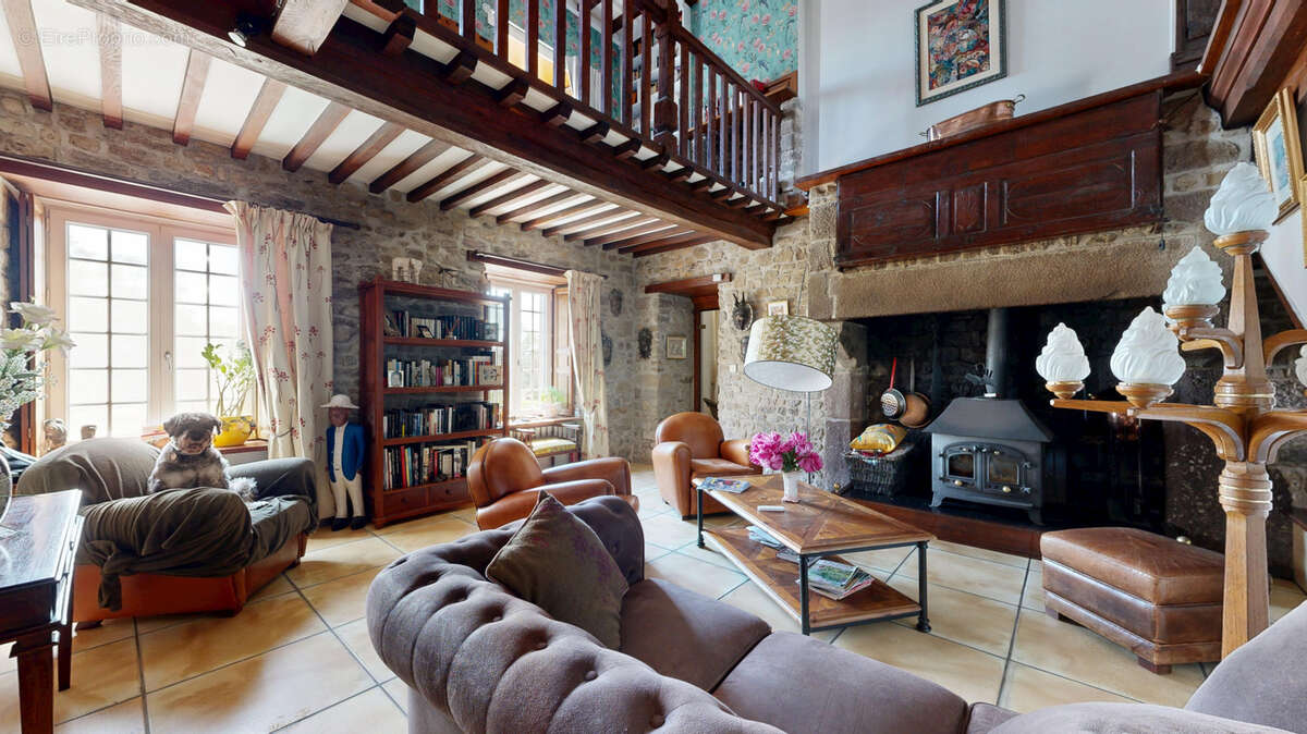 Propriété de caractère du XVIIIᵉ siècle avec maison et dépendances - photo 7