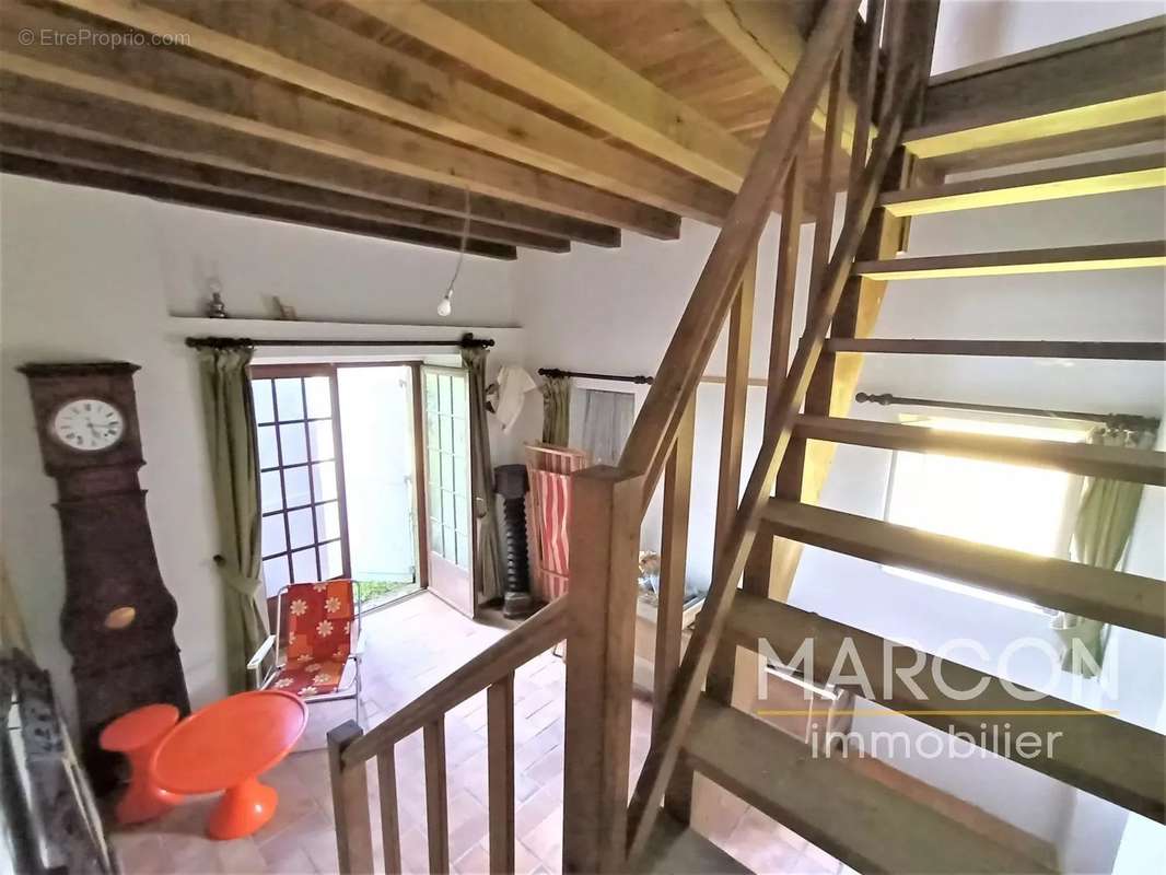 Maison à SAINT-HILAIRE-LE-CHATEAU