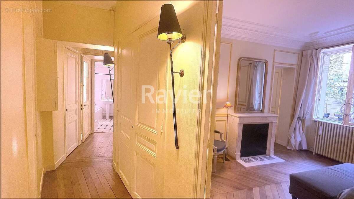 Appartement à PARIS-16E