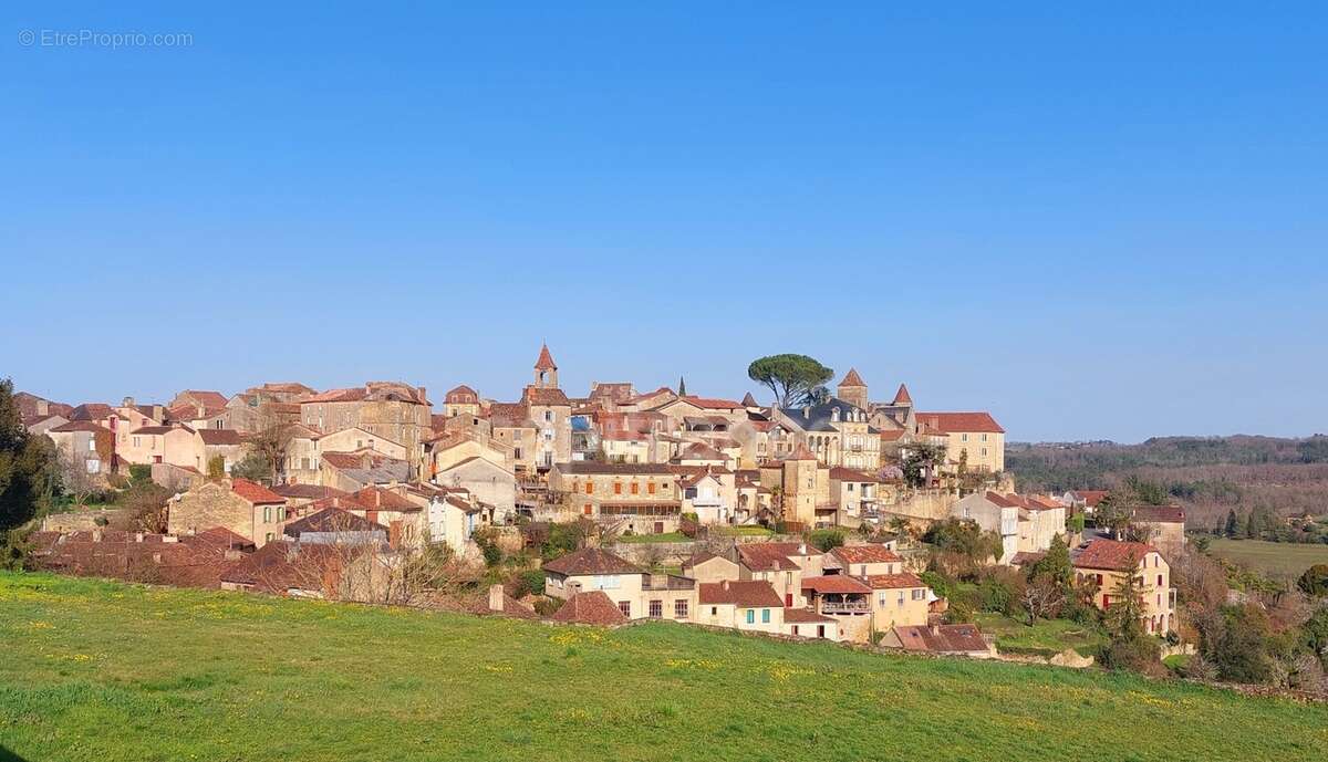Maison familiale de 244m² à Belvès, 8 pièces, 5 chambres, avec vue dégagée et appartement spacieux indépendant, terrain de 3088m - photo 26