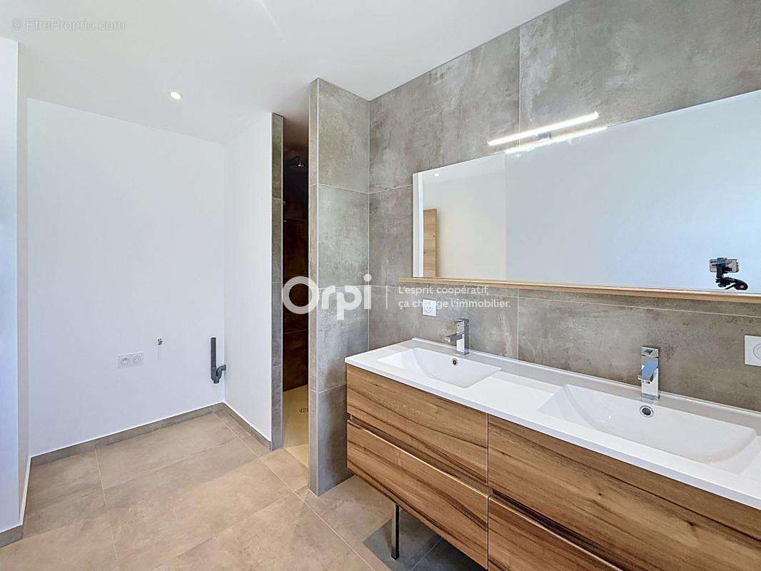 Appartement à GRIGNON