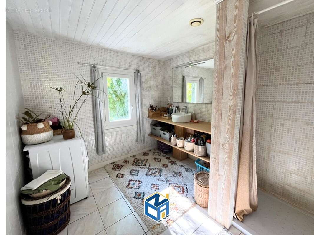 Maison à SAVIGNY-EN-VERON