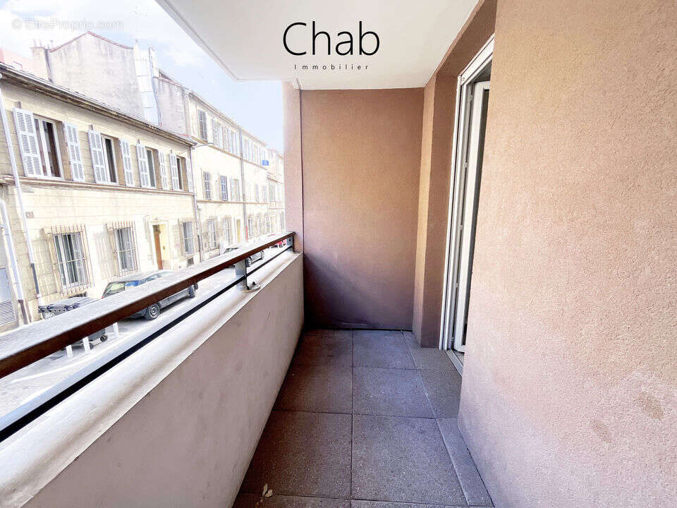 Appartement à MARSEILLE-4E