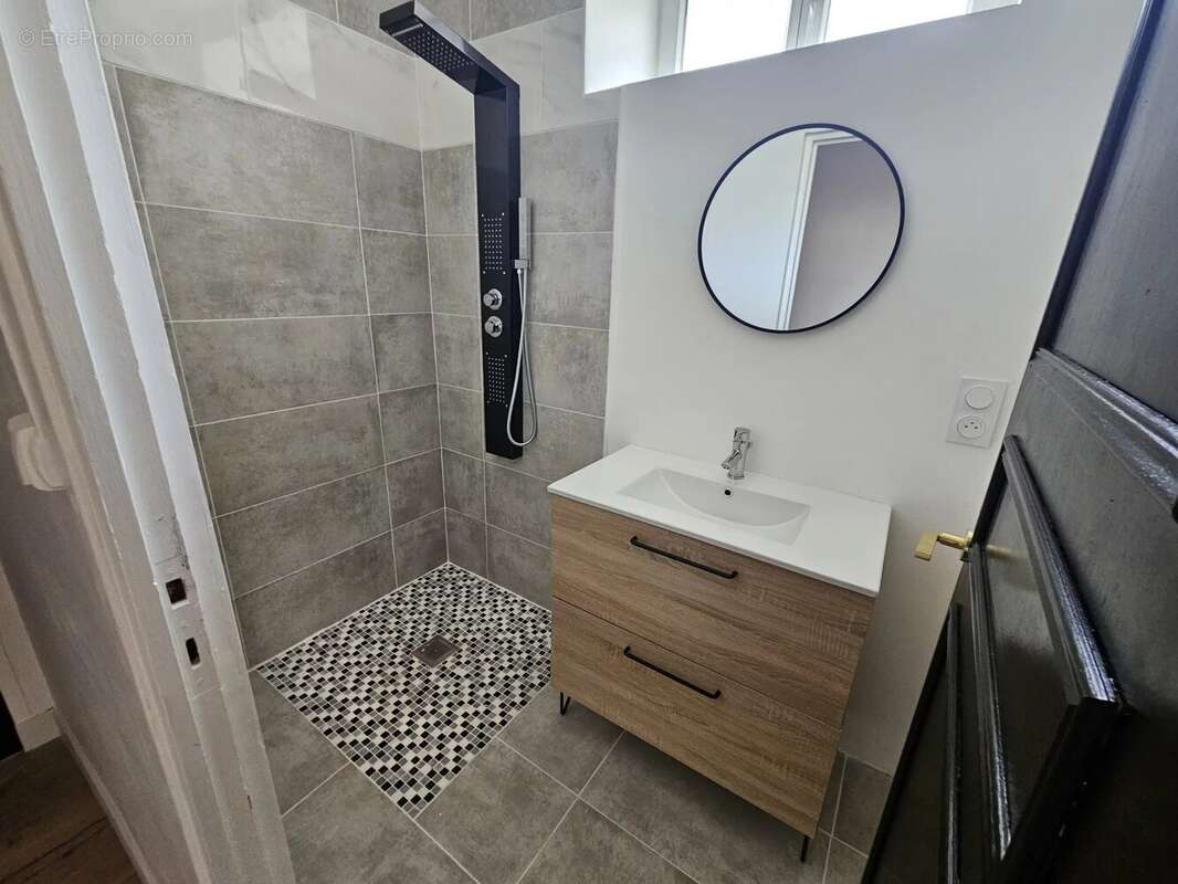 Maison de village avec petite cour intérieure St Agrève - photo 12
