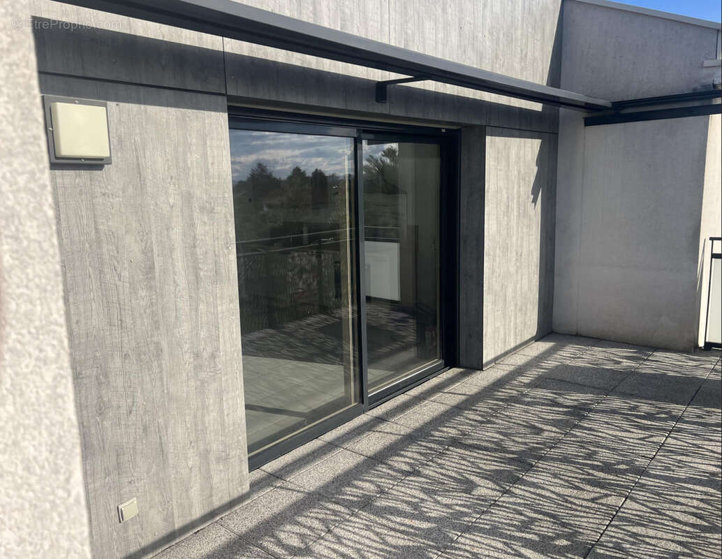 Appartement à MEYZIEU