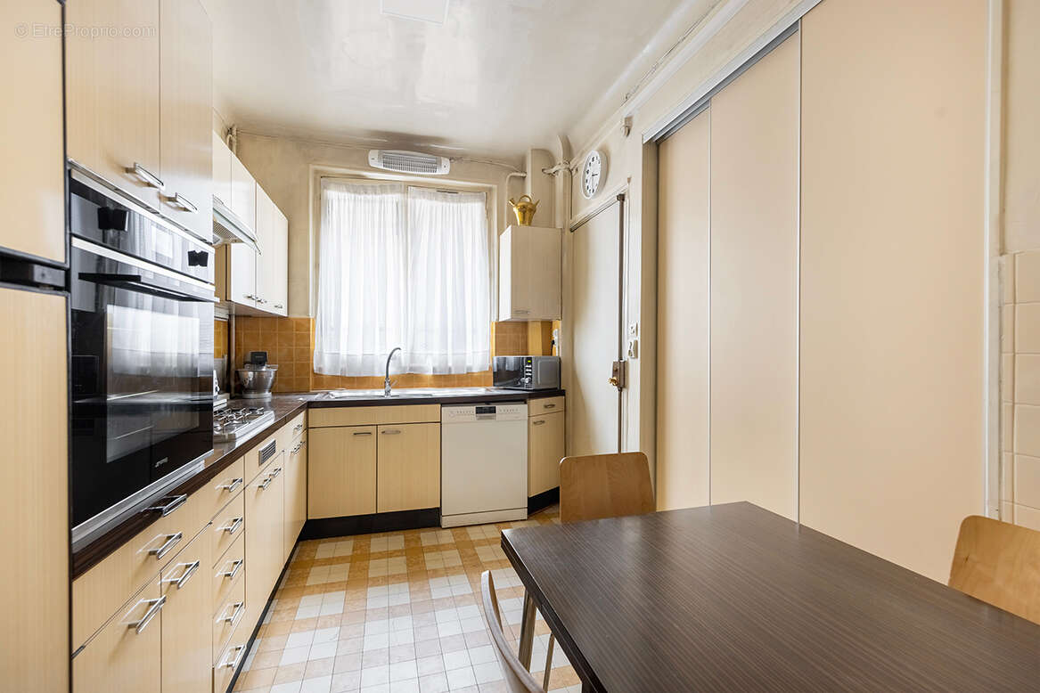 Appartement à PARIS-17E