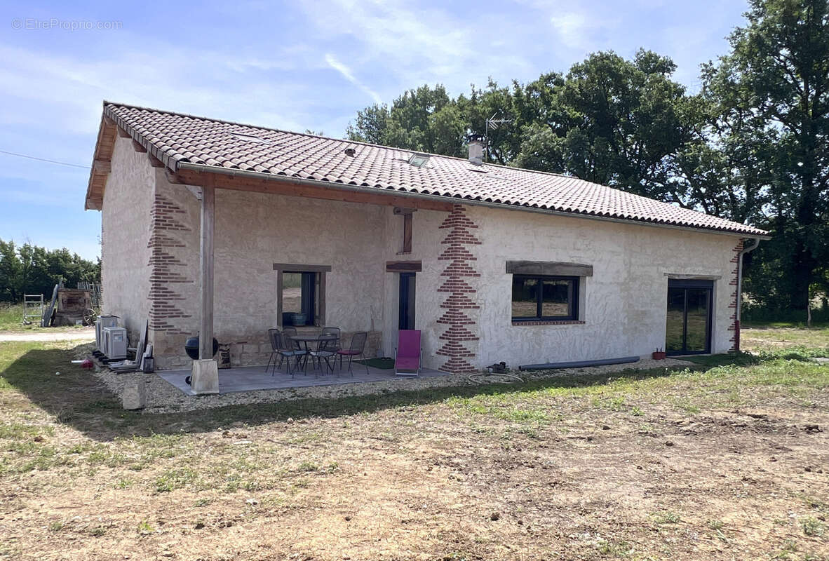Maison à SAINT-ETIENNE-SUR-REYSSOUZE