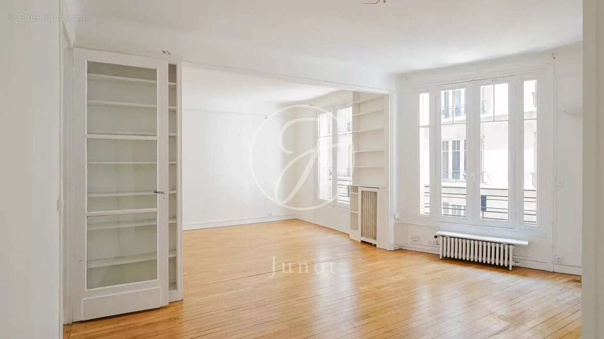 Appartement à PARIS-16E