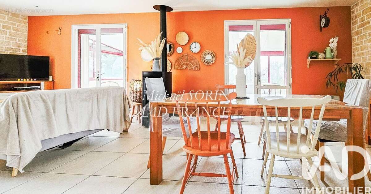 Photo 6 - Maison à LA CHAIZE-LE-VICOMTE