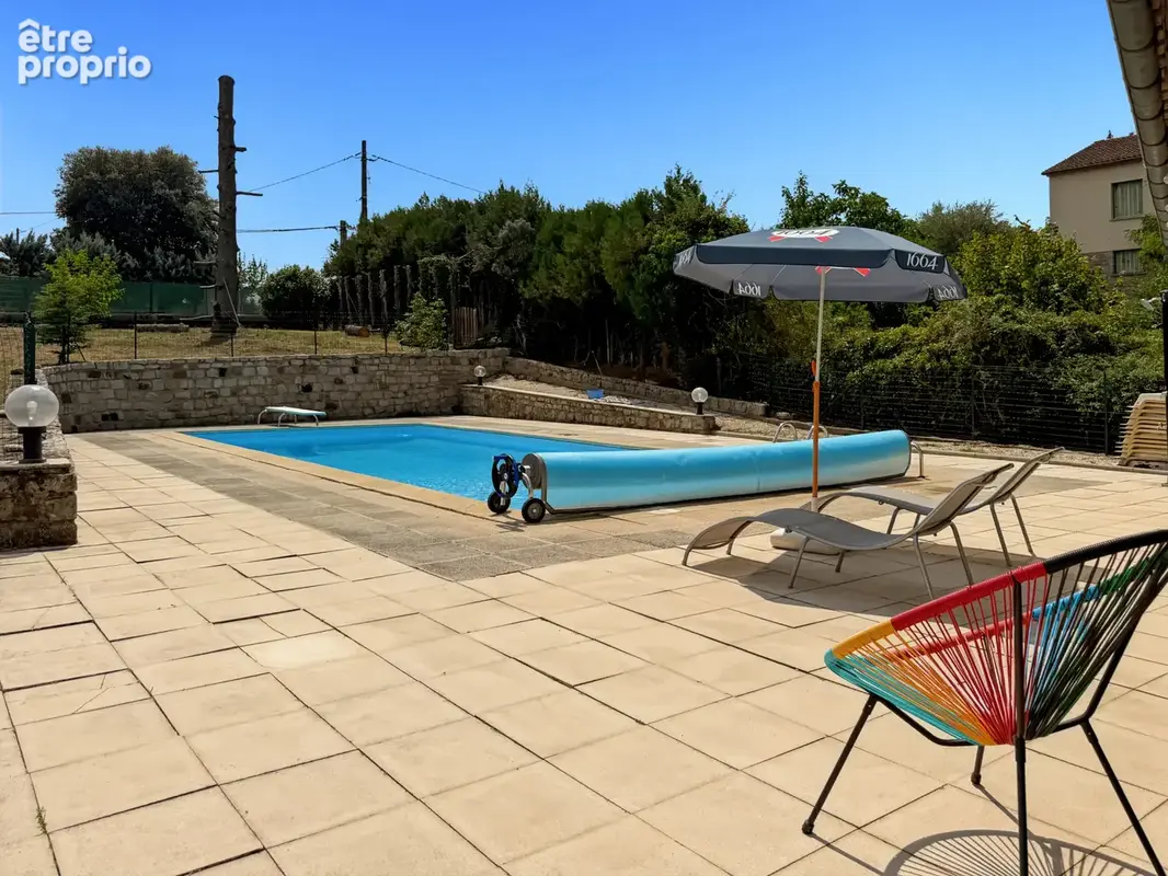 Superbe Maison en Pierre   Entièrement Rénovée   6 Chambres   Piscine   124 m2 de Garage & Ateliers   Terrain - photo 2
