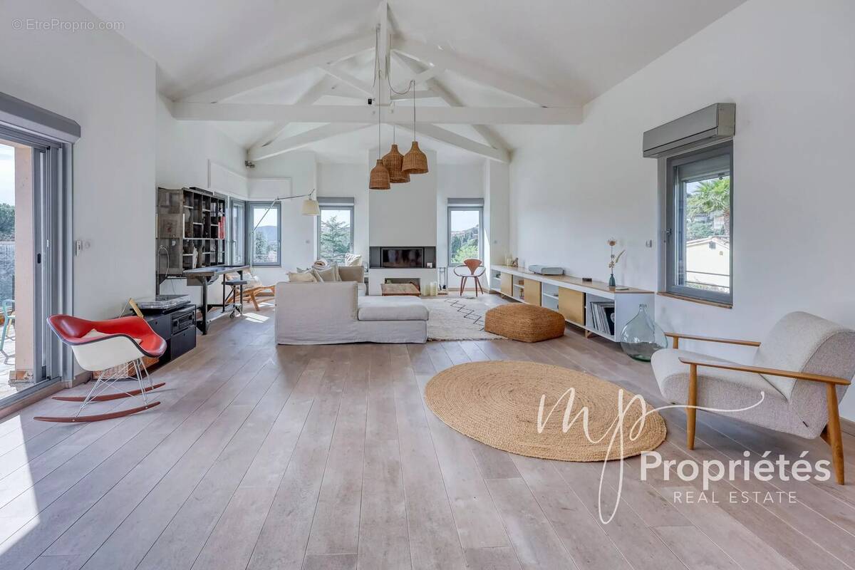 Maison à BORMES-LES-MIMOSAS