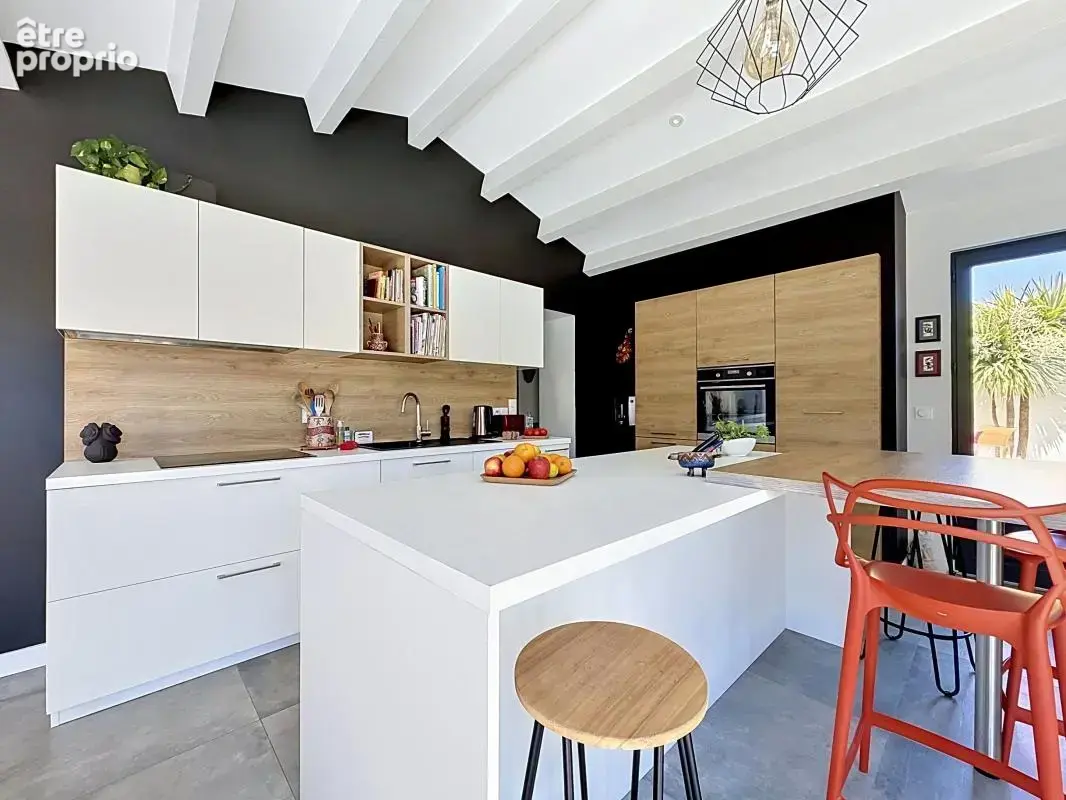 Maison À Vendre : Île de Ré – Villa contemporaine rare avec suites et piscine à La Flotte - photo 4