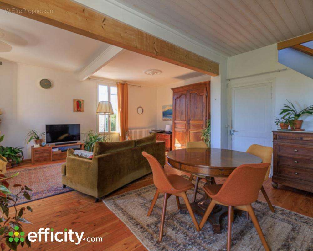 Maison à VILLEFRANCHE-DE-LONCHAT