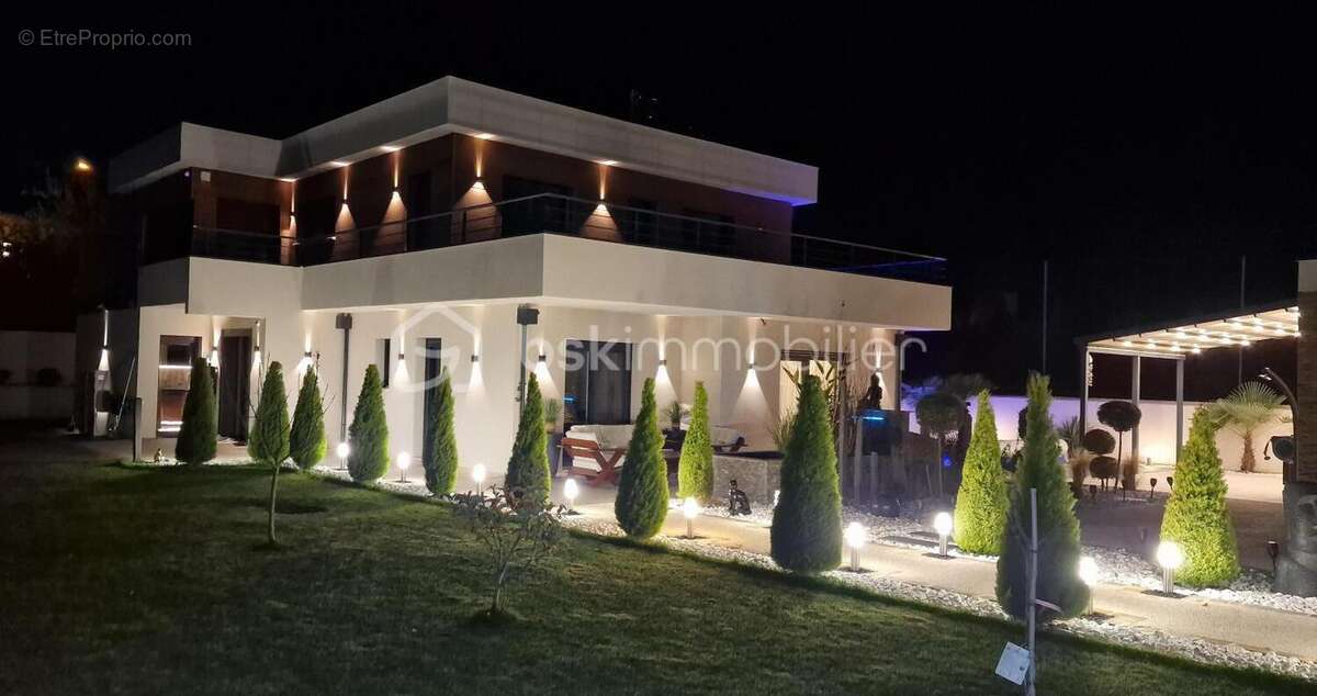 Maison à FONTAINEBLEAU