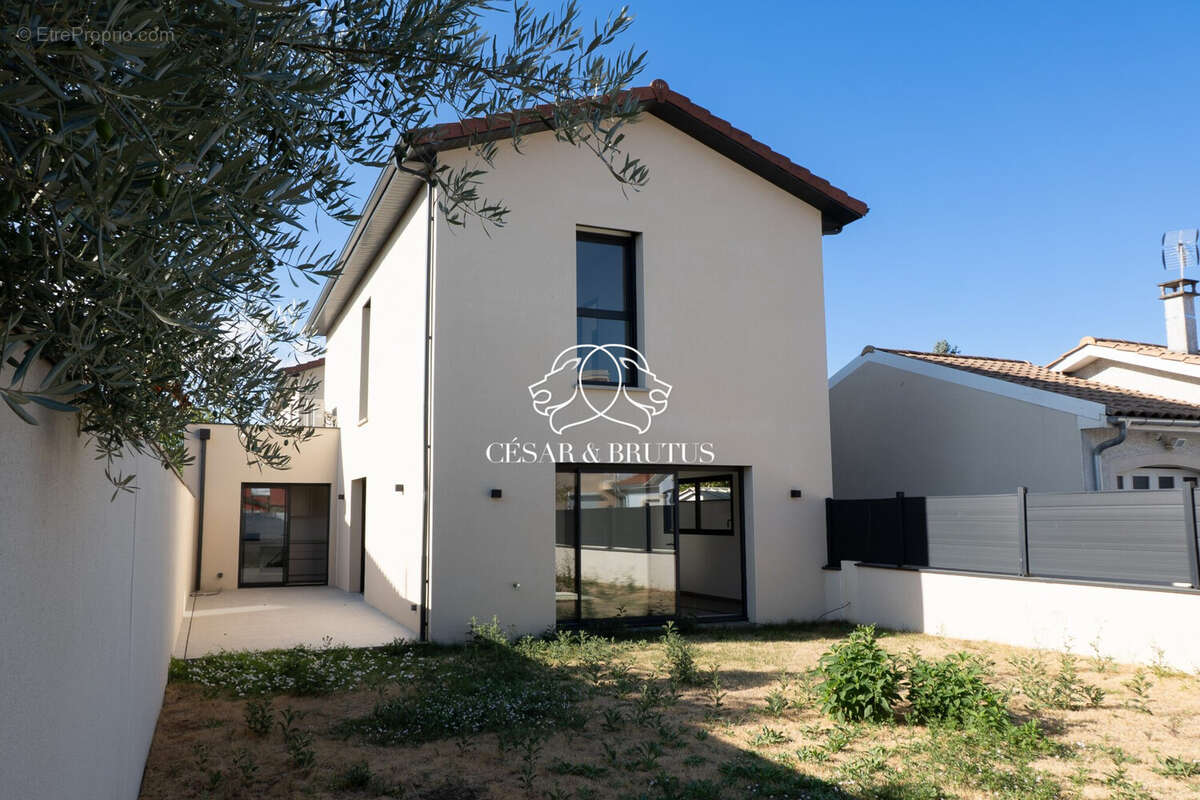 Maison 112 m² à Venissieux  - photo 2