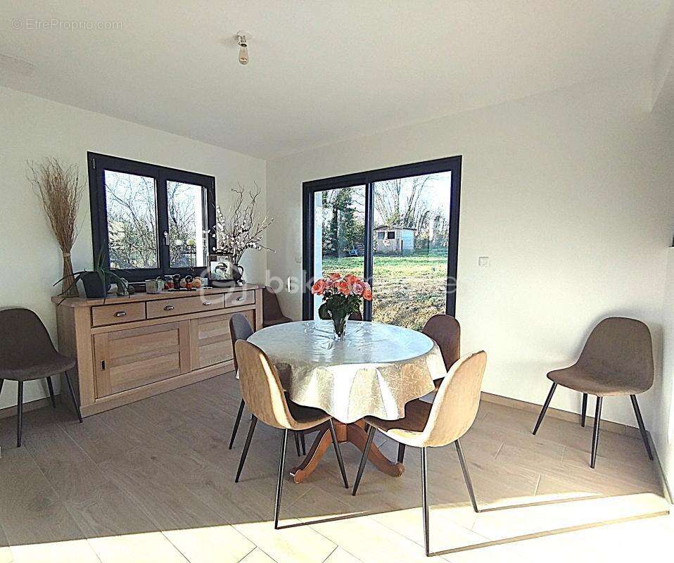 Maison à LE MOLAY-LITTRY