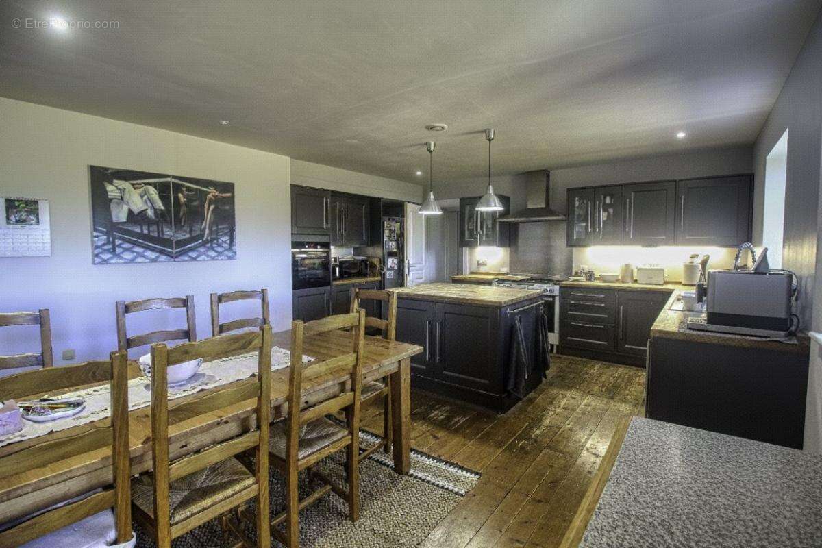 Maison à VILLENEUVE-LA-COMTESSE