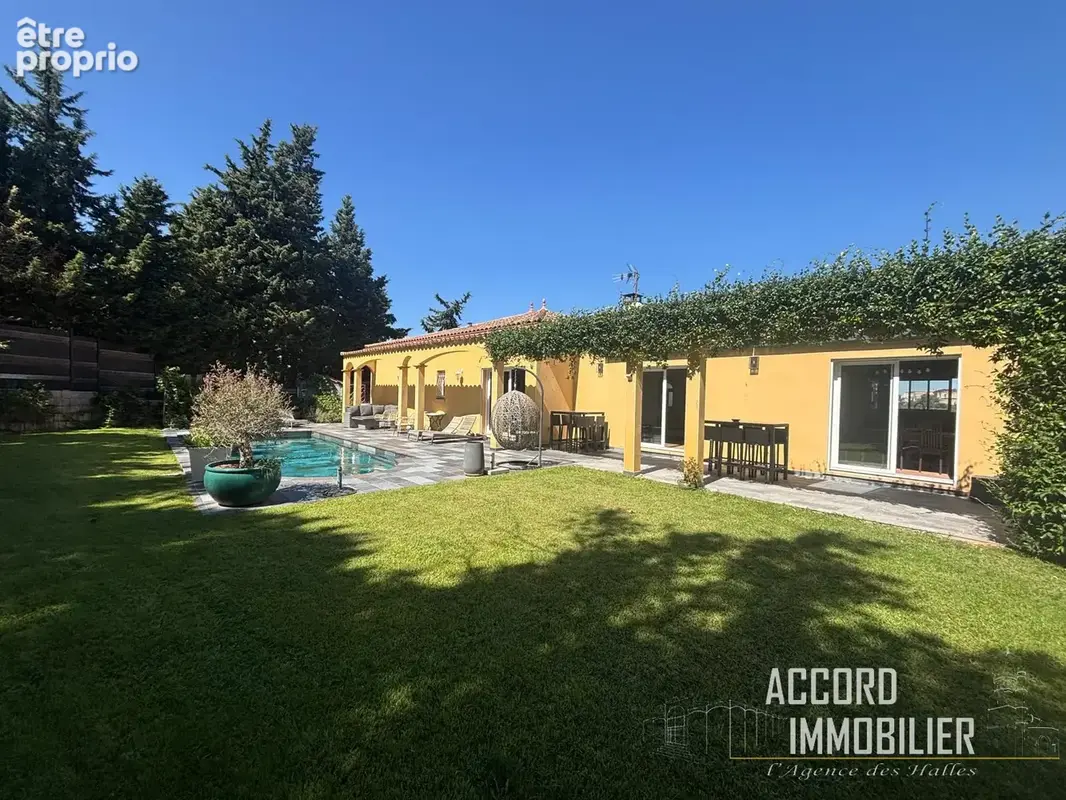 Superbe Maison T9 d'une superficie habitable de 286 m2 avec dépendances, piscine sur 1494 m2 de terrain - photo 2